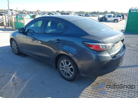 2017 Toyota Yaris Ia z USA, uszkodzony, nr VIN 3MYDLBYV8HY165754